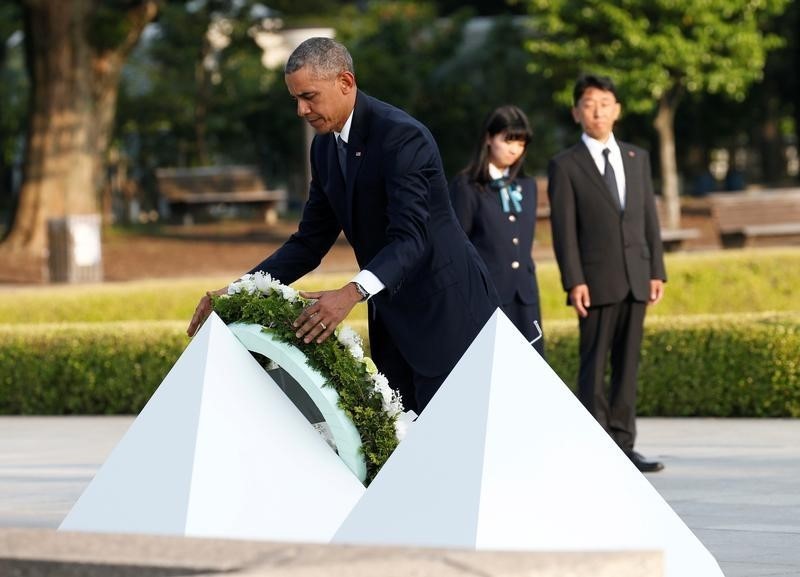 　５月２７日、オバマ米大統領は、現職大統領として初めて広島を訪問し、原爆慰霊碑に献花した（２０１６年　ロイター／Toru Hanai）